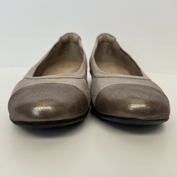 Clarks Women's Sara Orchid Flats Sz 8 Cap Toe Slip On Shoe Antique Silver - Picture 2 of 12